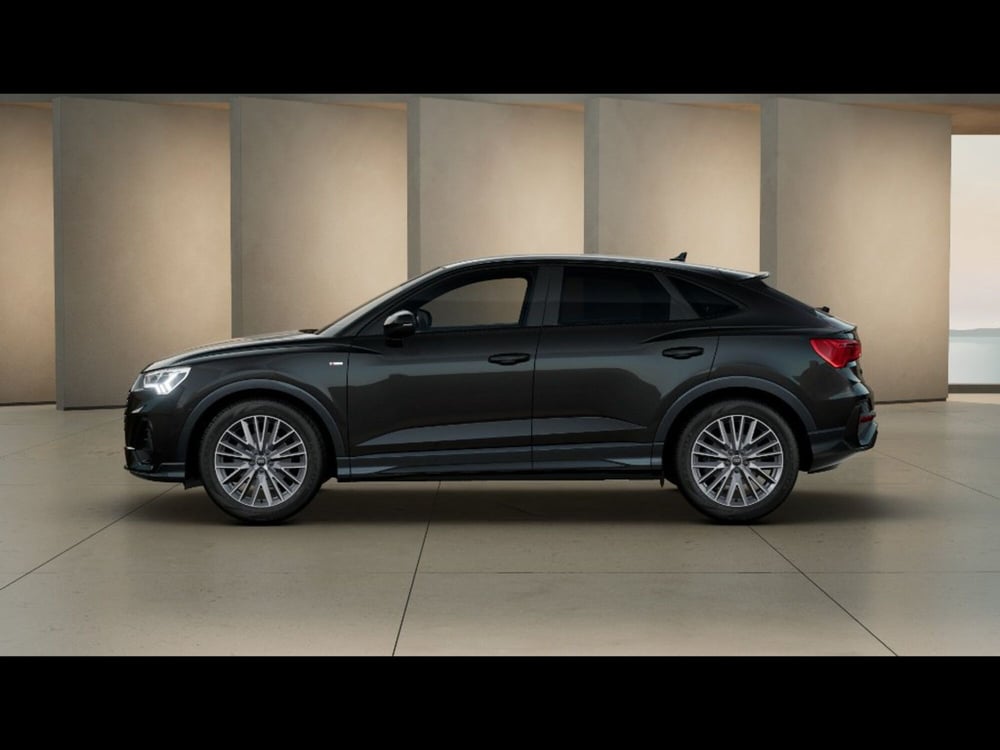 Audi Q3 Sportback nuova a Livorno (2)