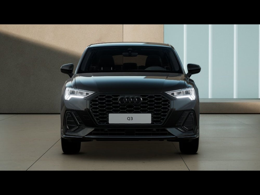 Audi Q3 Sportback nuova a Livorno (4)