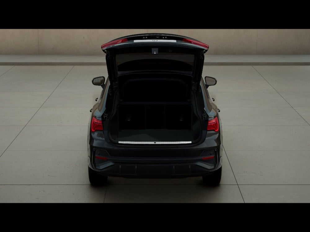 Audi Q3 Sportback nuova a Livorno (5)