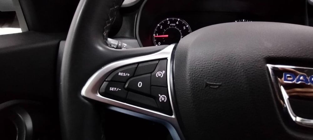 Dacia Duster usata a Como (11)