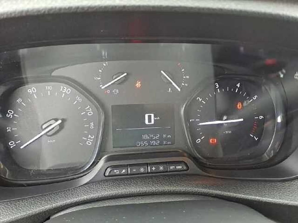 Peugeot Traveller usata a Roma (11)