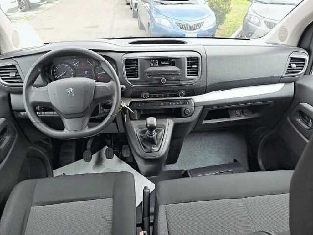 Peugeot Traveller usata a Roma (9)