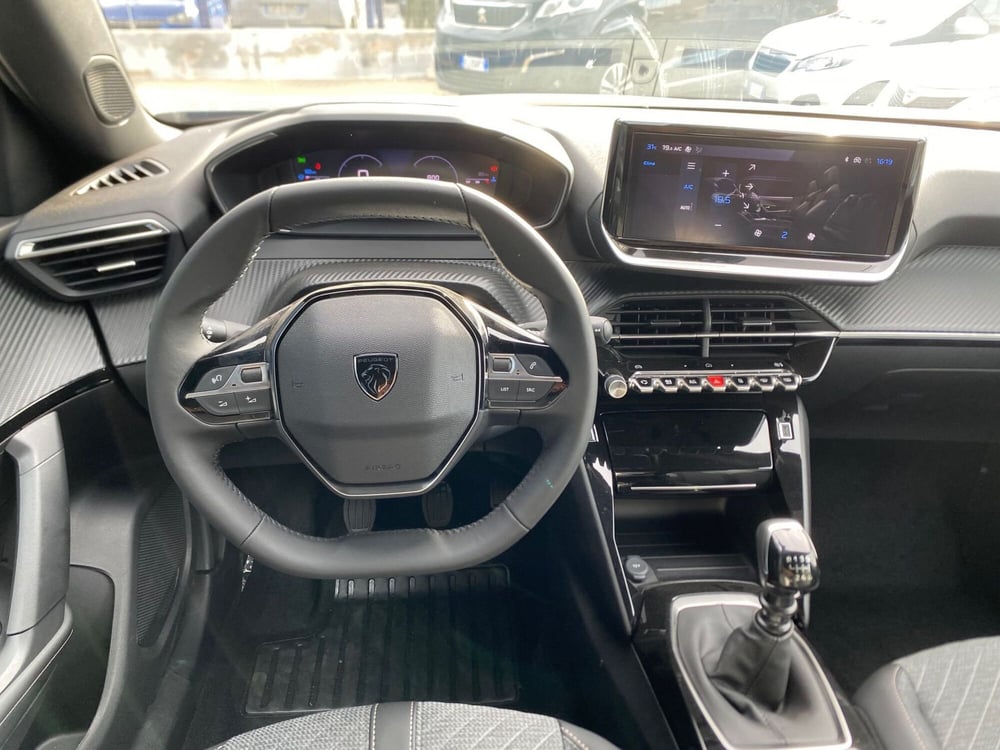 Peugeot 2008 nuova a Bari (13)