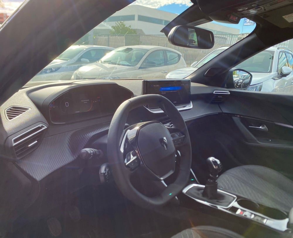 Peugeot 2008 nuova a Bari (8)