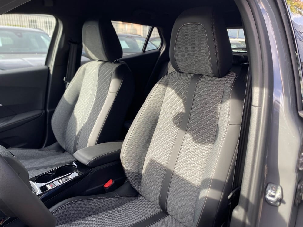 Peugeot 2008 nuova a Bari (9)