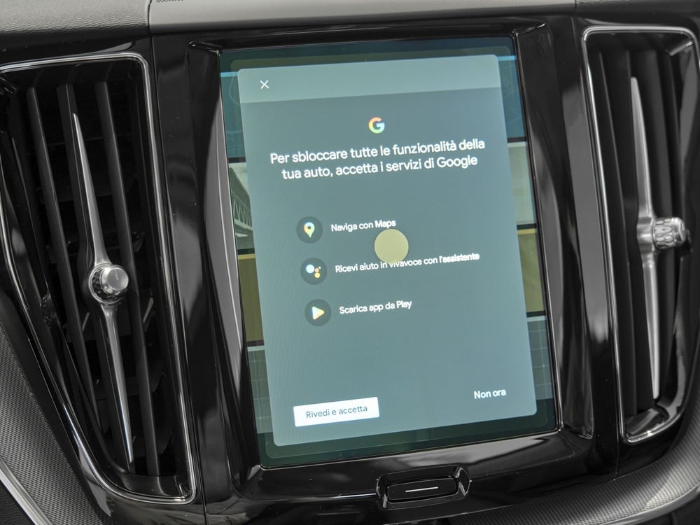 Volvo XC60 nuova a Prato (10)