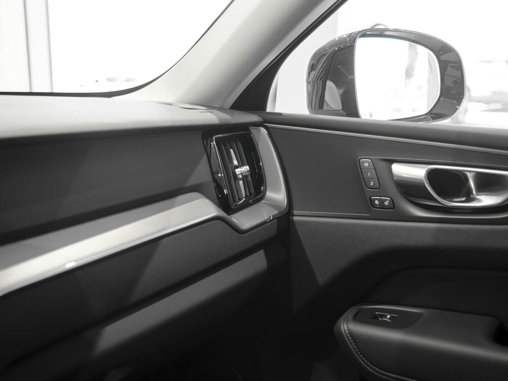 Volvo XC60 nuova a Prato (13)