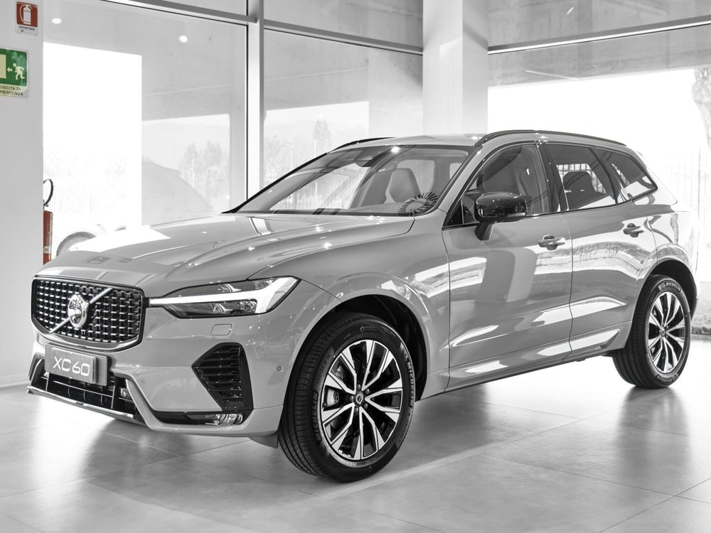 Volvo XC60 nuova a Prato (3)