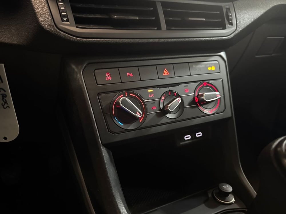 Volkswagen T-Cross usata a Prato (15)