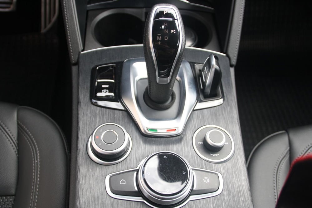Alfa Romeo Stelvio usata a Catania (11)