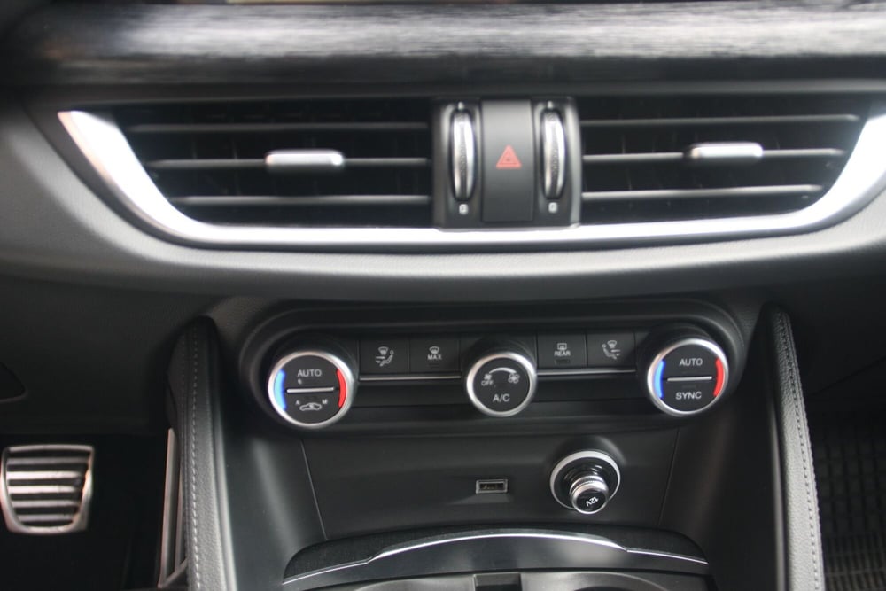 Alfa Romeo Stelvio usata a Catania (15)