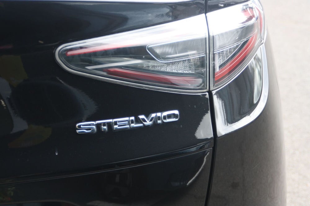 Alfa Romeo Stelvio usata a Catania (6)