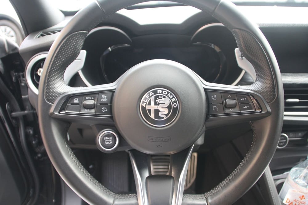 Alfa Romeo Stelvio usata a Catania (9)