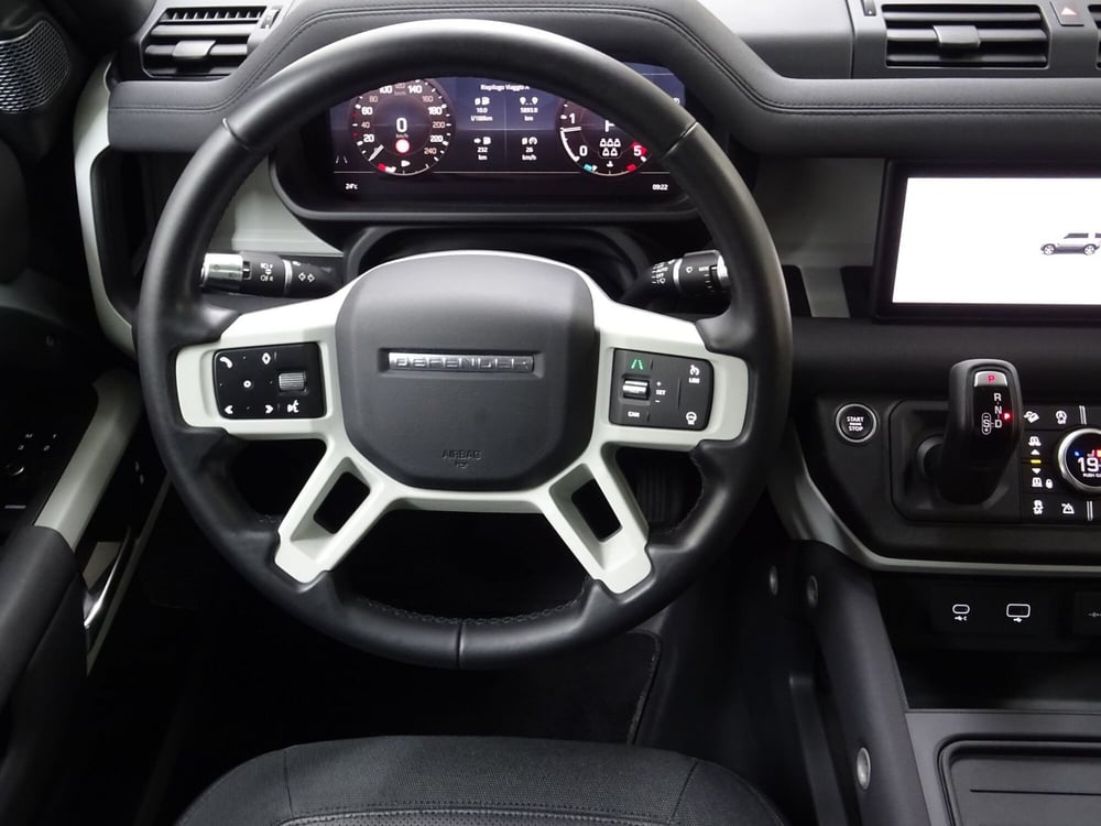 Land Rover Defender usata a Como (10)