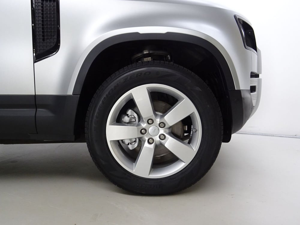 Land Rover Defender usata a Como (9)