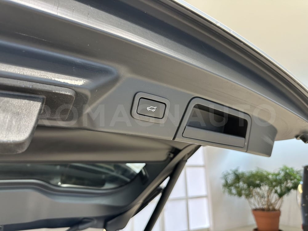 Land Rover Range Rover Velar usata a Forlì-Cesena (18)