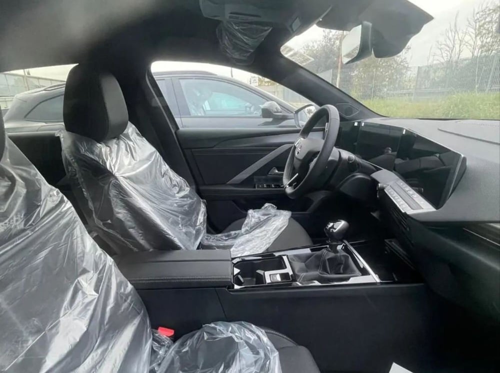 Opel Astra nuova a Latina (4)