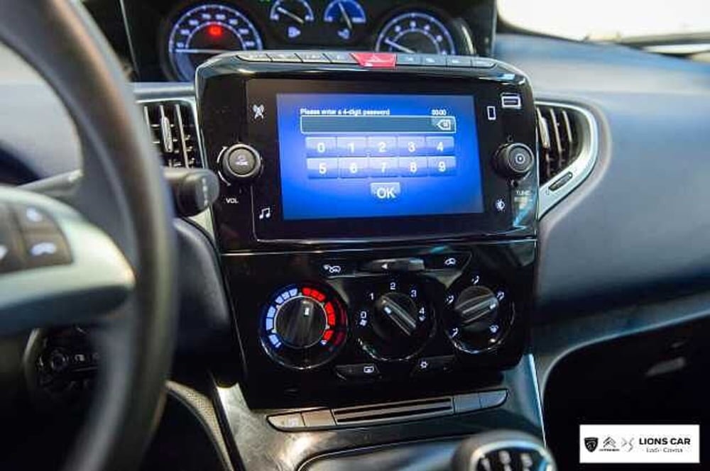 Lancia Ypsilon usata a Lodi (17)