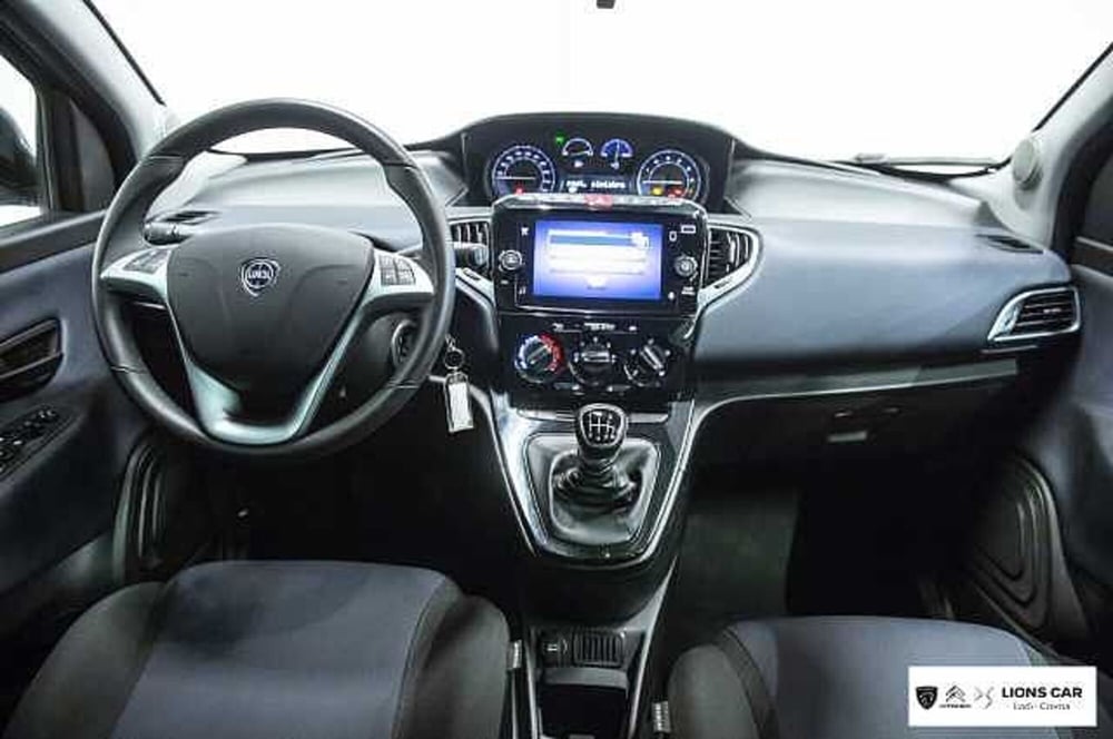 Lancia Ypsilon usata a Lodi (11)