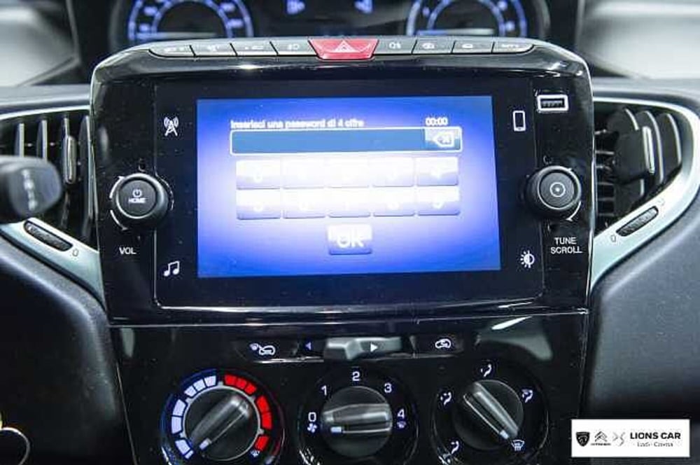 Lancia Ypsilon usata a Lodi (17)