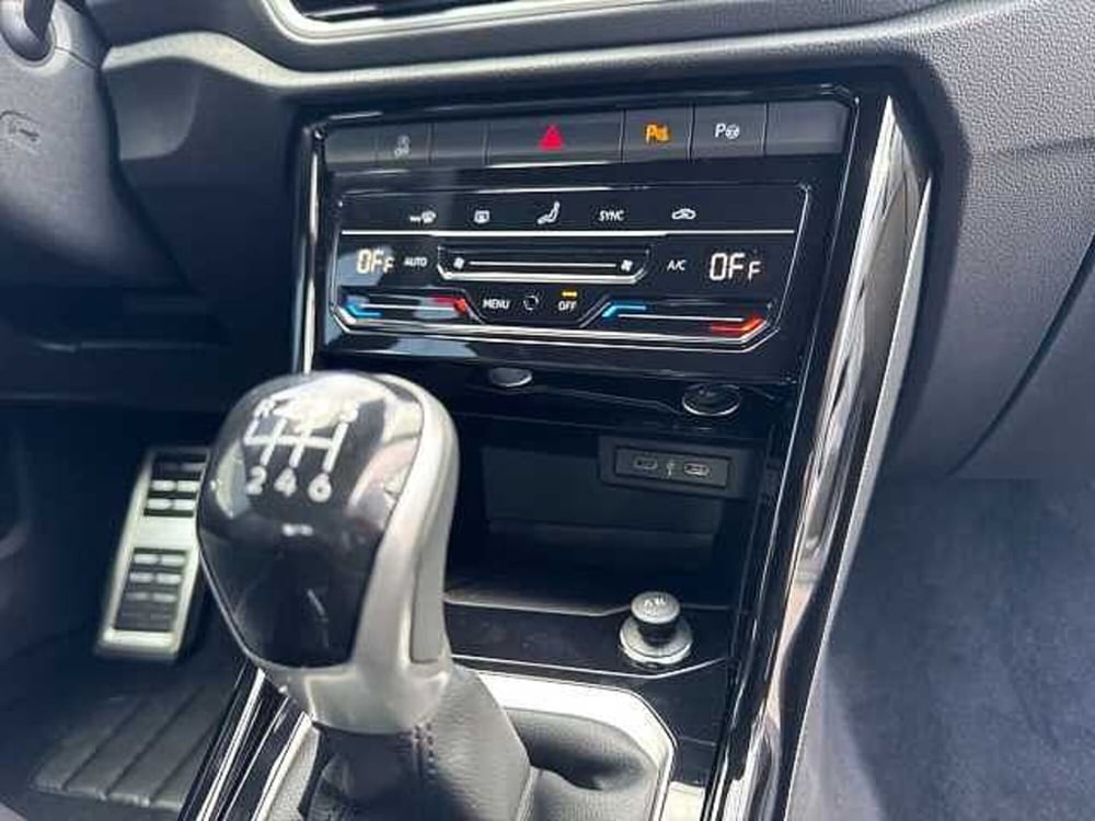 Volkswagen T-Roc nuova a Napoli (16)