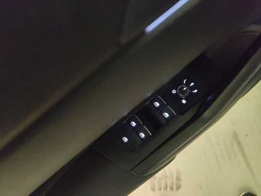 Volkswagen Taigo nuova a Como (8)