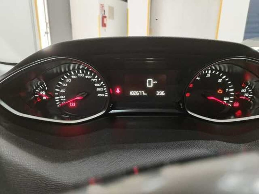 Peugeot 308 usata a Lecce (7)
