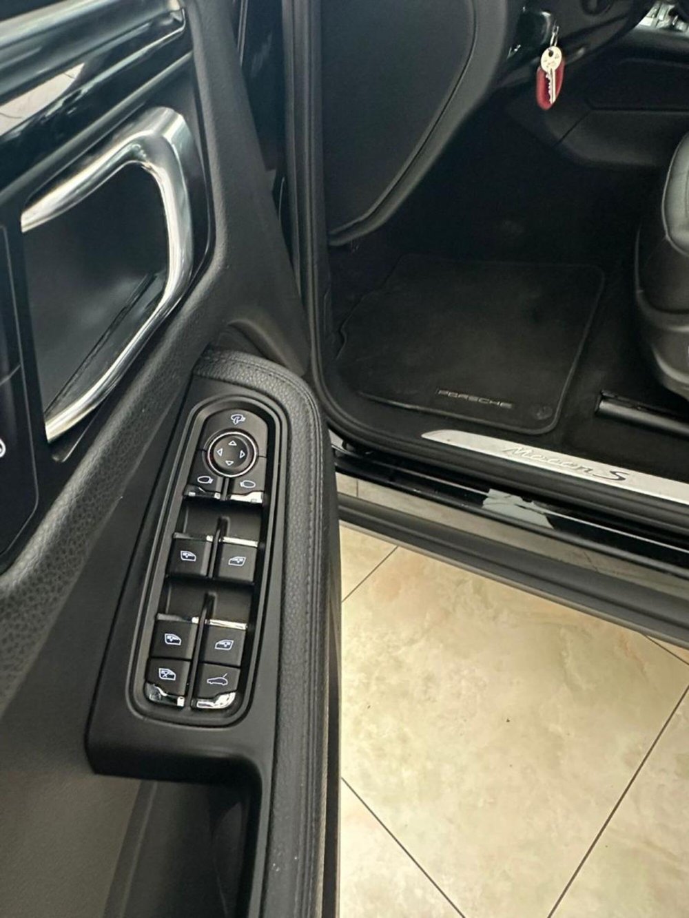 Porsche Macan usata a Napoli (12)