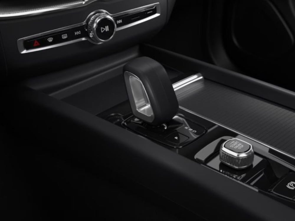 Volvo XC60 nuova a Modena (12)