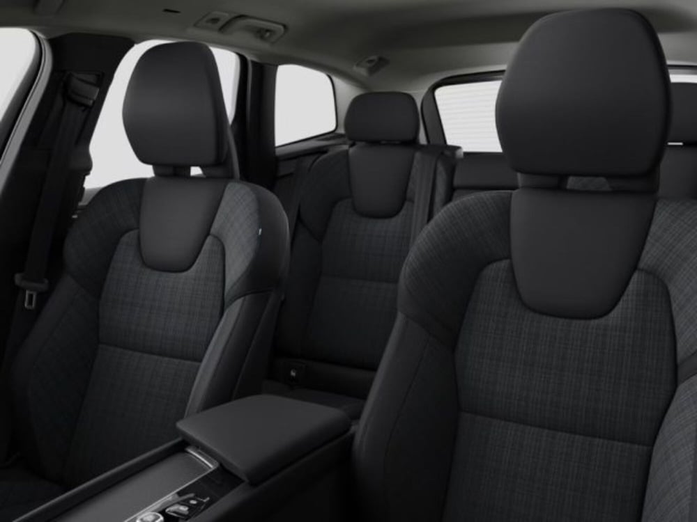 Volvo XC60 nuova a Modena (14)