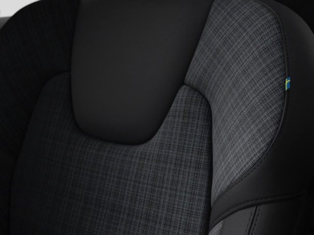 Volvo XC60 nuova a Modena (15)