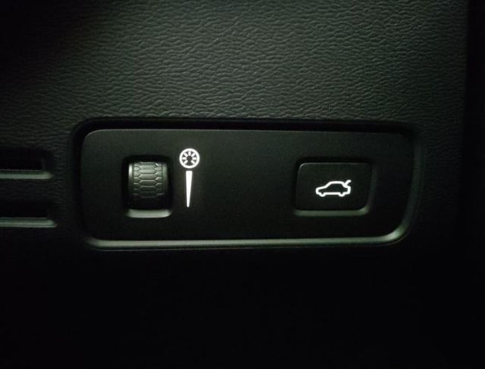 Volvo XC40 usata a Modena (11)