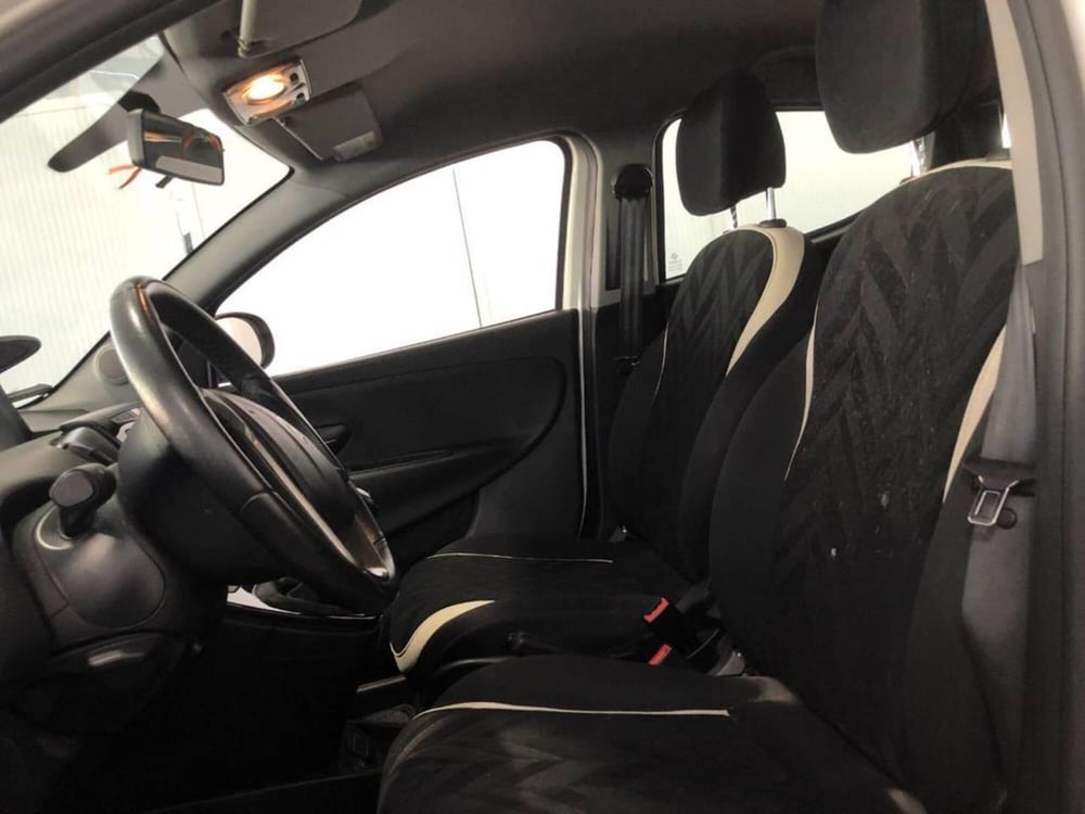 Lancia Ypsilon usata a Torino (10)
