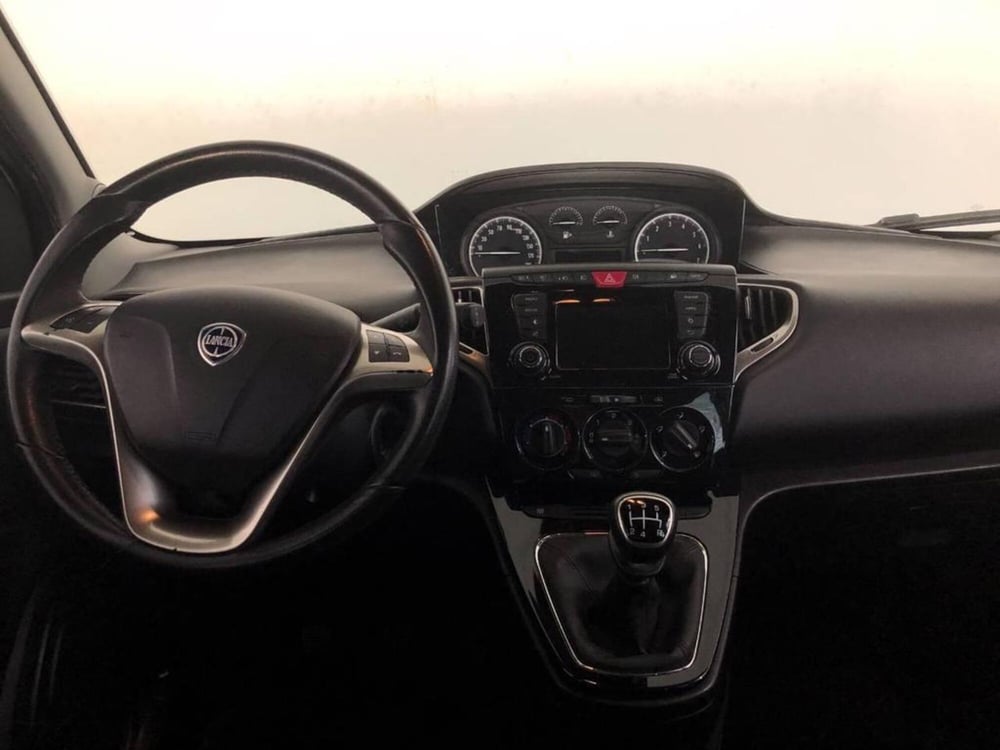 Lancia Ypsilon usata a Torino (12)