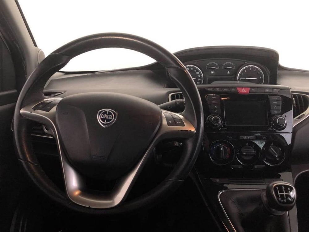 Lancia Ypsilon usata a Torino (13)