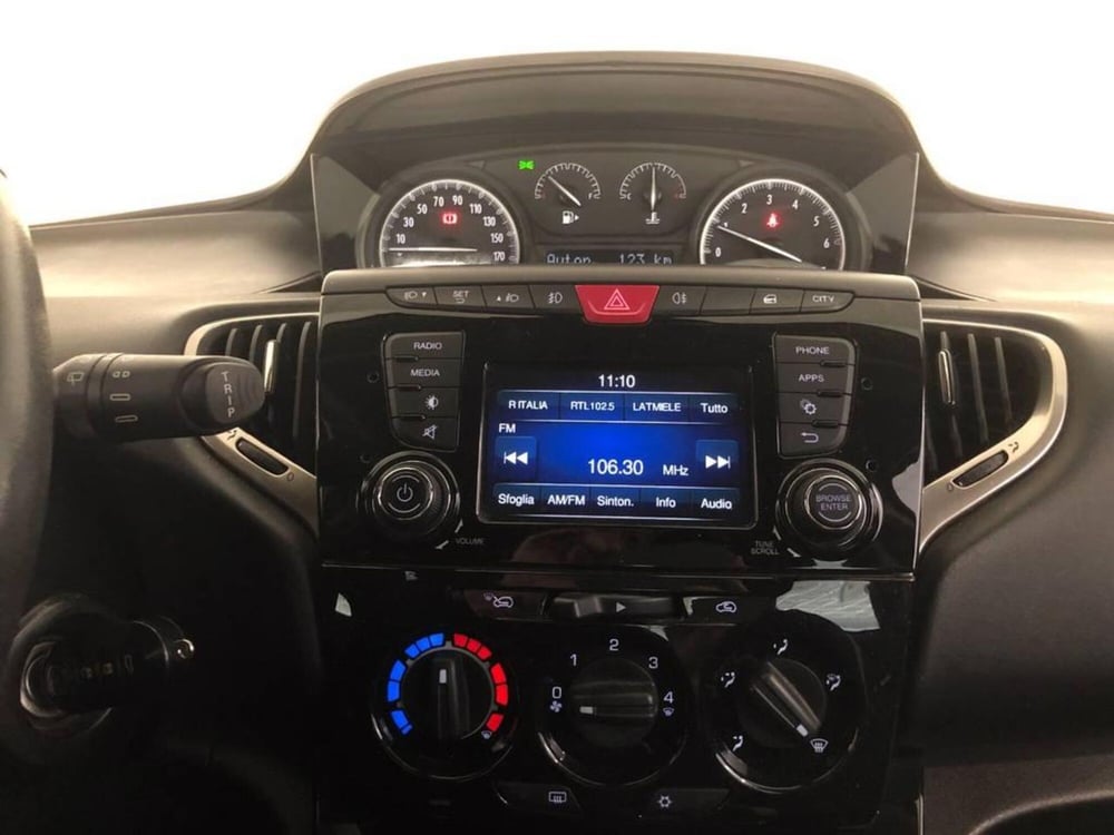 Lancia Ypsilon usata a Torino (14)
