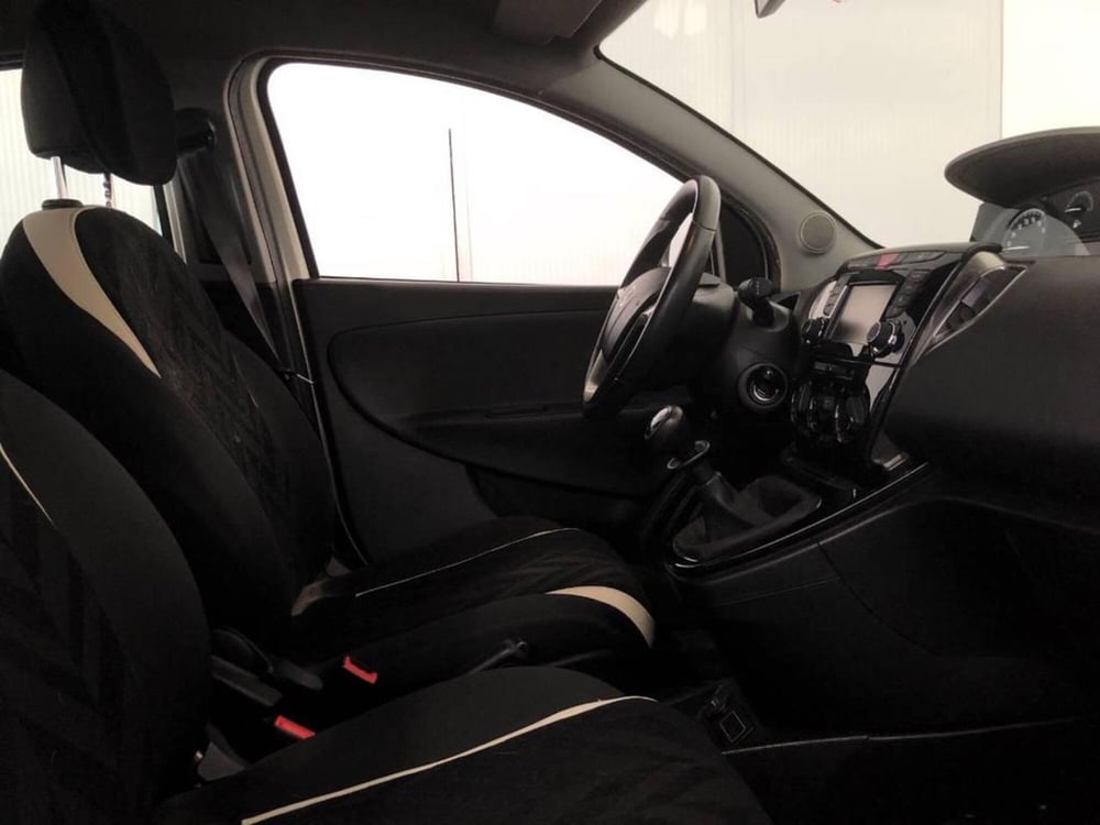 Lancia Ypsilon usata a Torino (7)