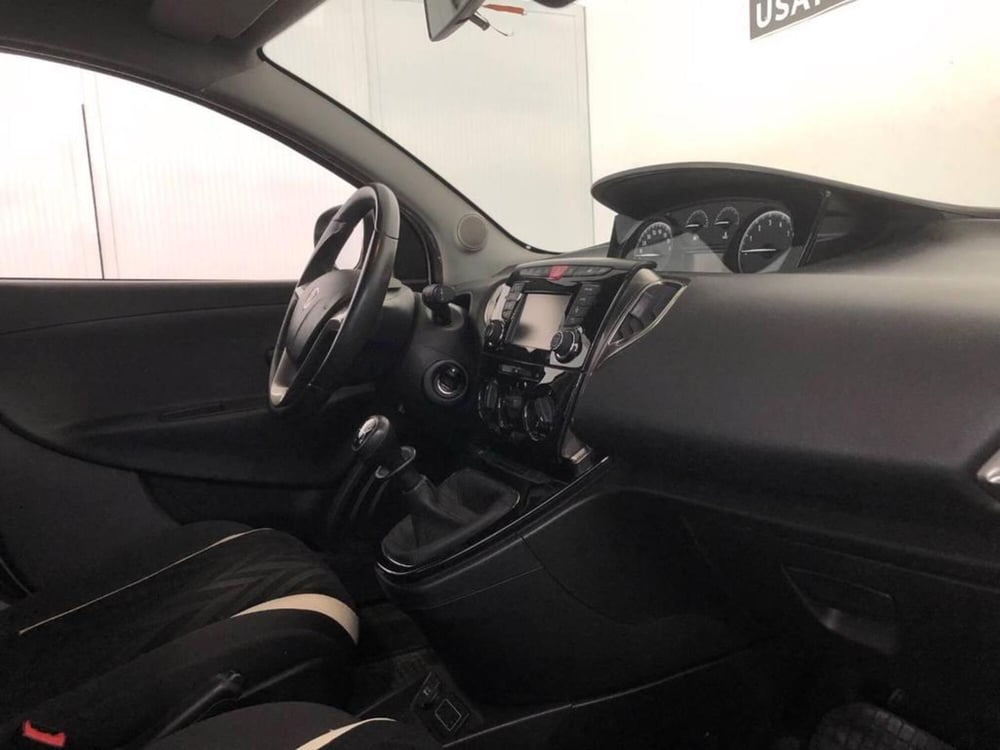 Lancia Ypsilon usata a Torino (8)