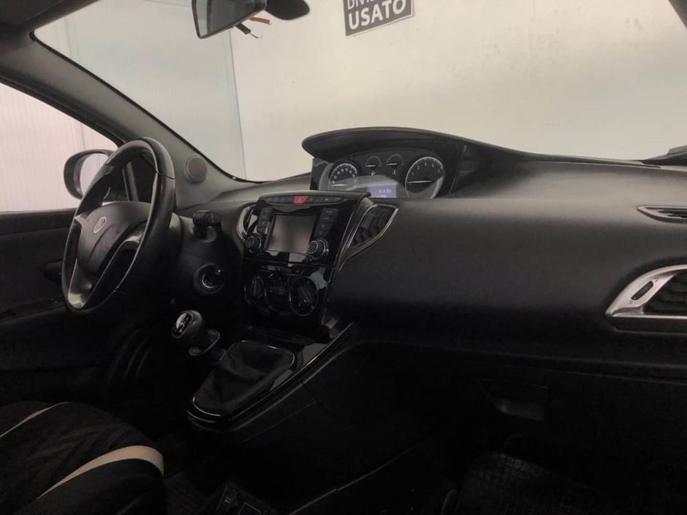 Lancia Ypsilon usata a Torino (9)