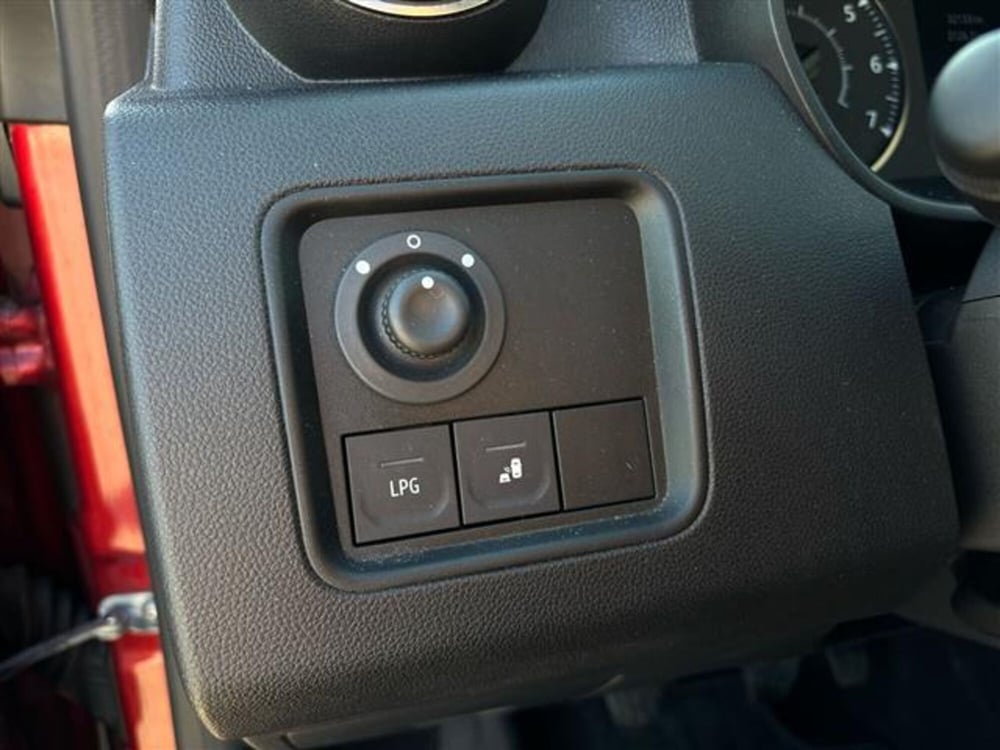 Dacia Duster usata a Pavia (10)