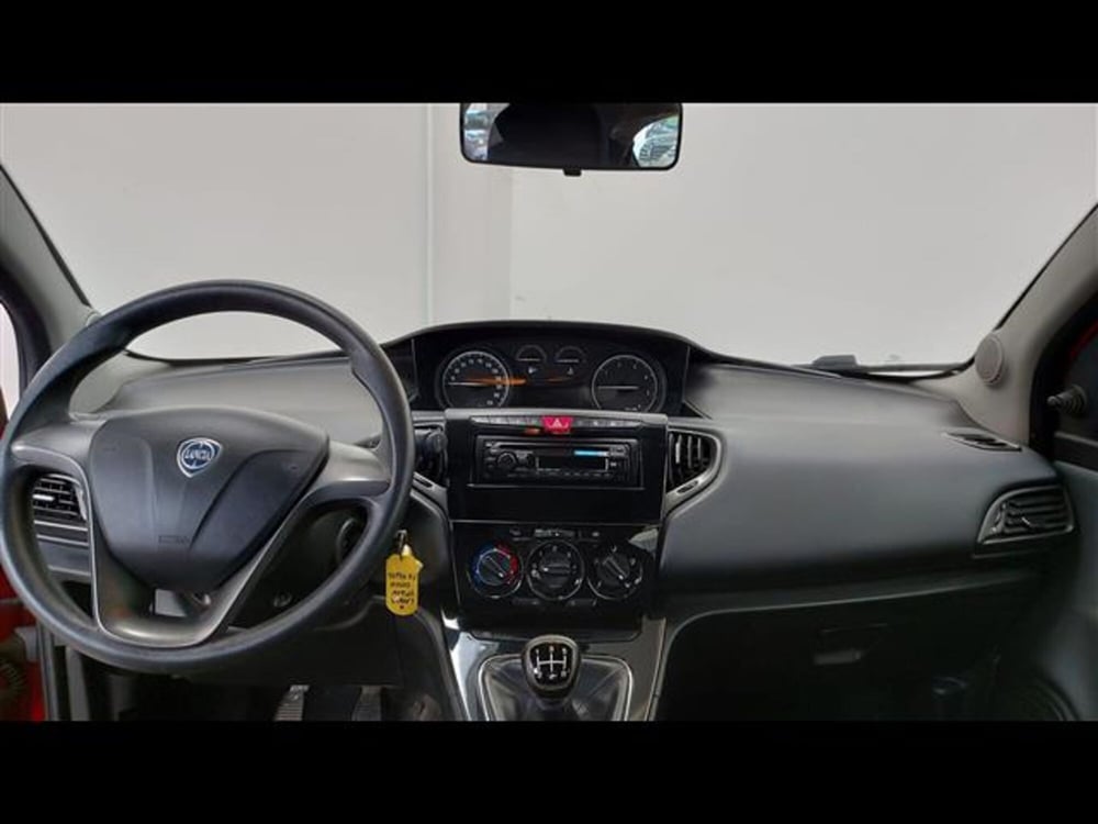 Lancia Ypsilon usata a Asti (11)