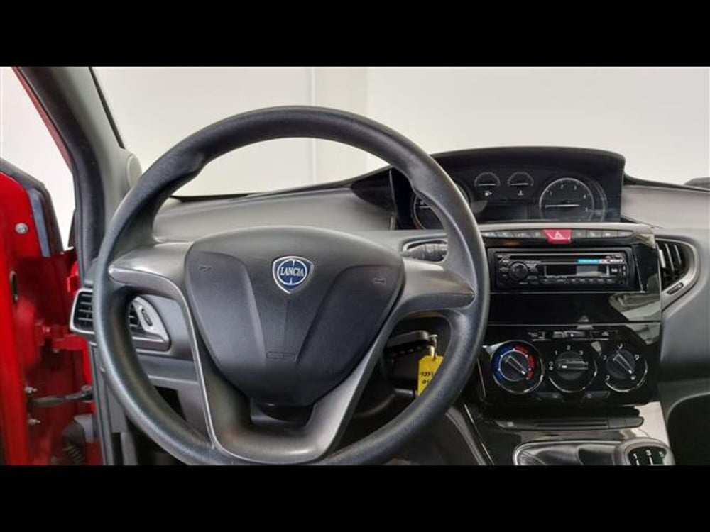 Lancia Ypsilon usata a Asti (12)