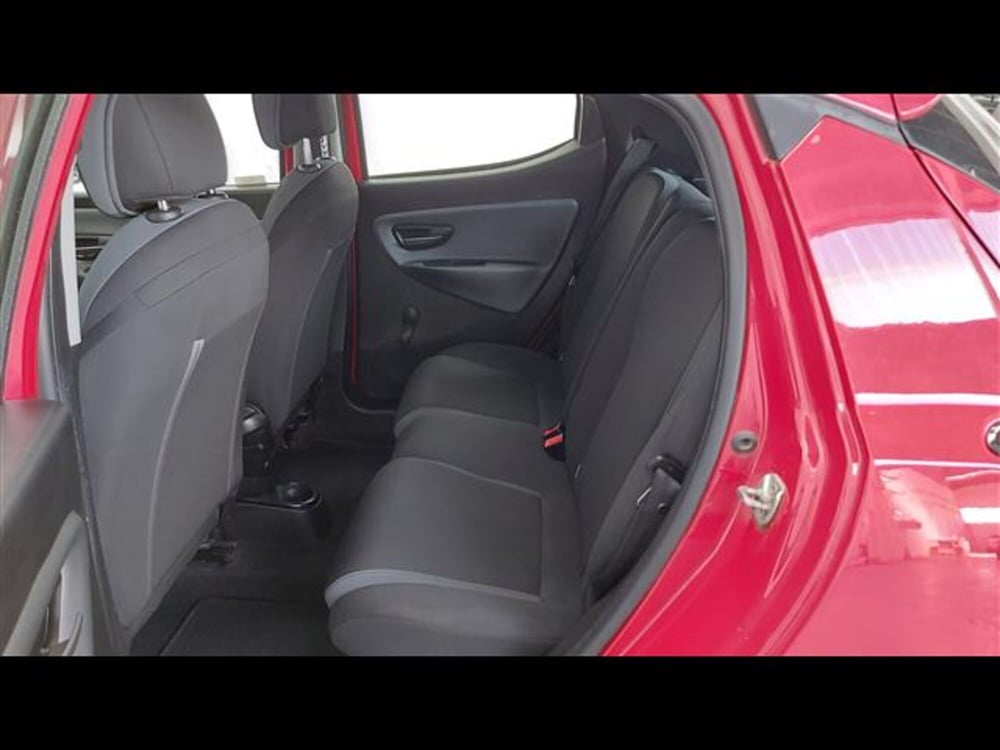 Lancia Ypsilon usata a Asti (13)