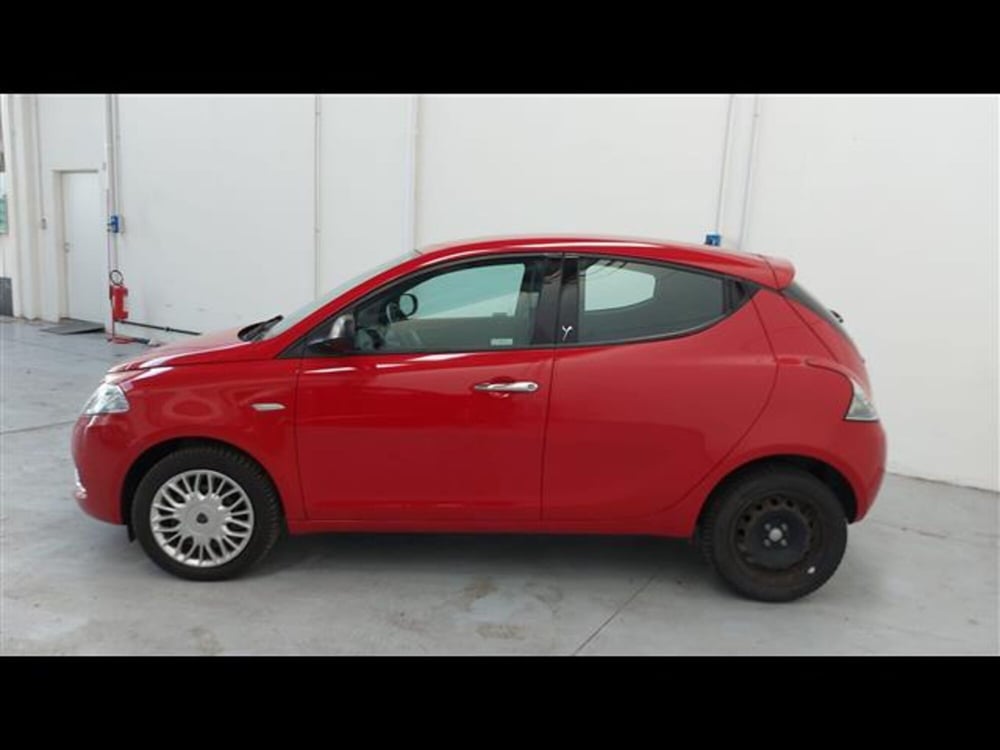 Lancia Ypsilon usata a Asti (2)