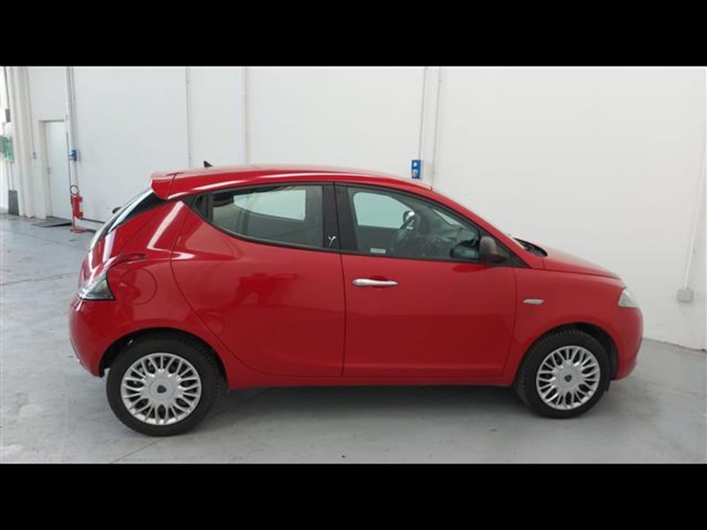 Lancia Ypsilon usata a Asti (6)