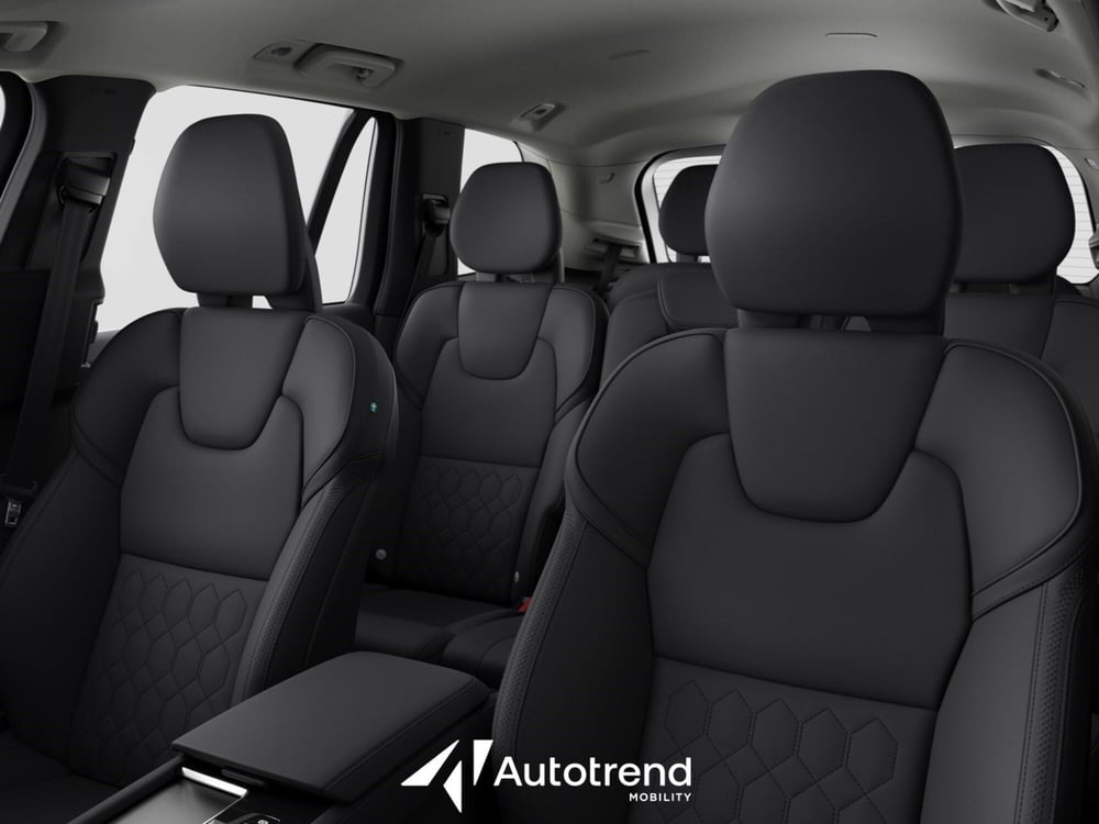 Volvo XC90 nuova a Bari (9)