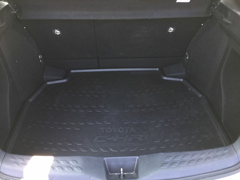 Toyota Toyota C-HR usata a Lecco (11)