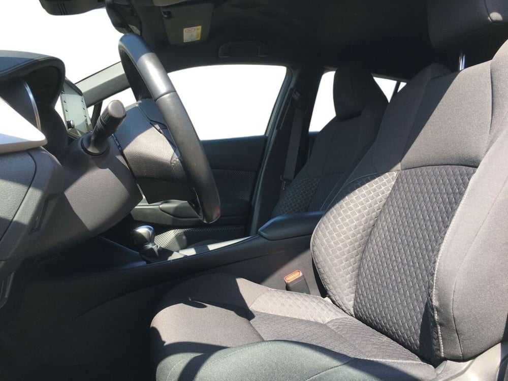 Toyota Toyota C-HR usata a Lecco (9)