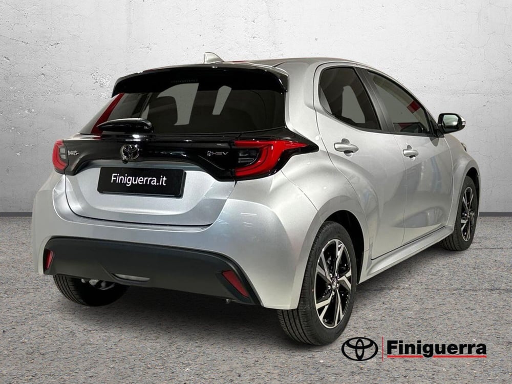 Toyota Yaris nuova a Lecco (4)