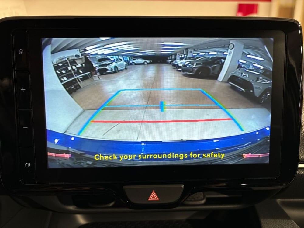 Toyota Yaris nuova a Lecco (12)